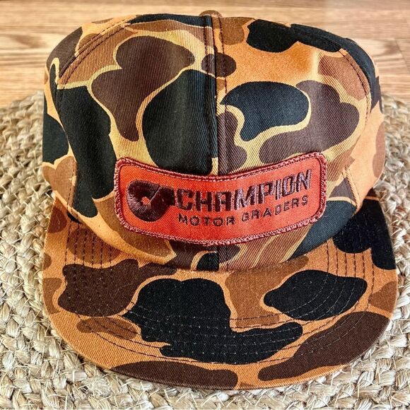 𝅺Vintage Camouflage Champion Motor Graders SnapBack Hat - Picture 1 of 11